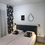 別荘 Teuta House
