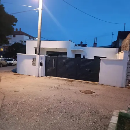 펜션 Teuta House 자다르