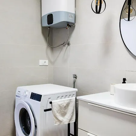 Teuta House 펜션 *