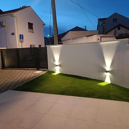 Nyaraló Teuta House *