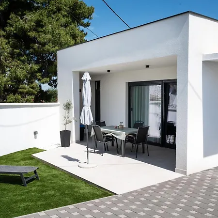 בית נופש Teuta House *
