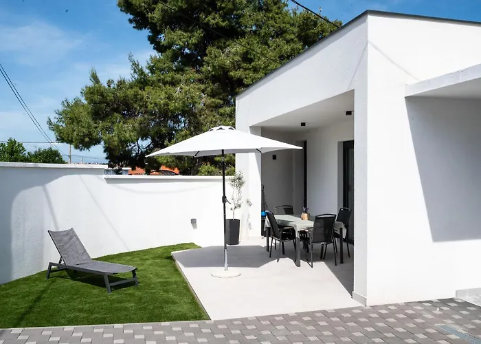 Teuta House Будинок відпочинку