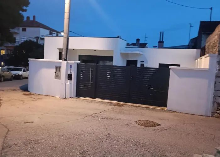 Teuta House Будинок відпочинку Задар